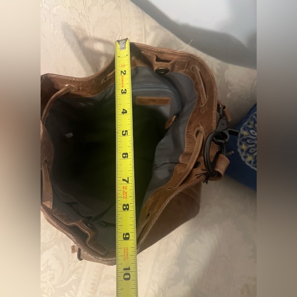 Frye Melissa Leather Hobo Bag -NEW with tags- authentic Frye leather bag - Picture 6 of 15